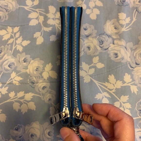 Coach Wristlet Double-Zipper Blue - Picture 4 of 10